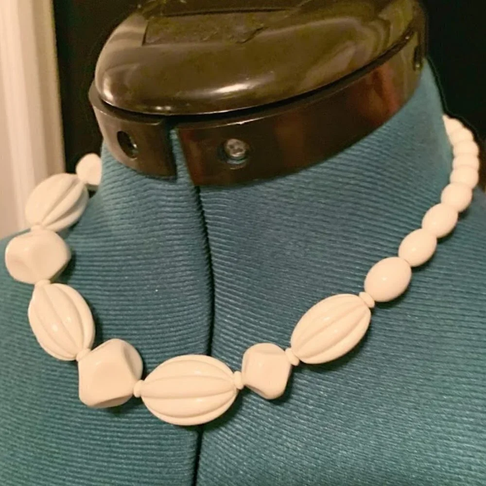 Vintage Style Beaded Choker Off White Necklace